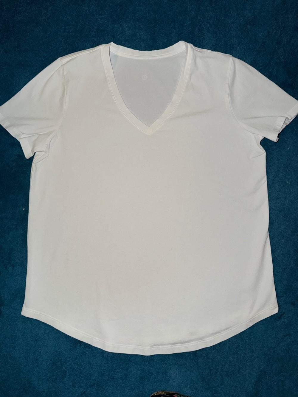 Lululemon Athletica Women's love Pima White V-Neck Short Sleeve Tee Size 12 / XL